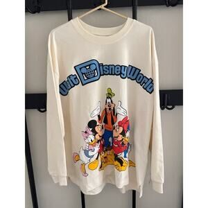 Disney Parks 2024 Mickey & Friends Long Sleeve Crewneck XL NWT